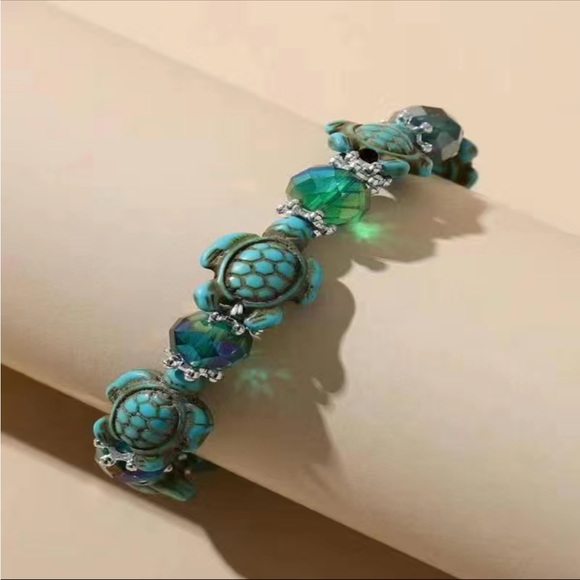 Turquoise Turtle Beaded Stretch Bracelet - Picture 3 of 4